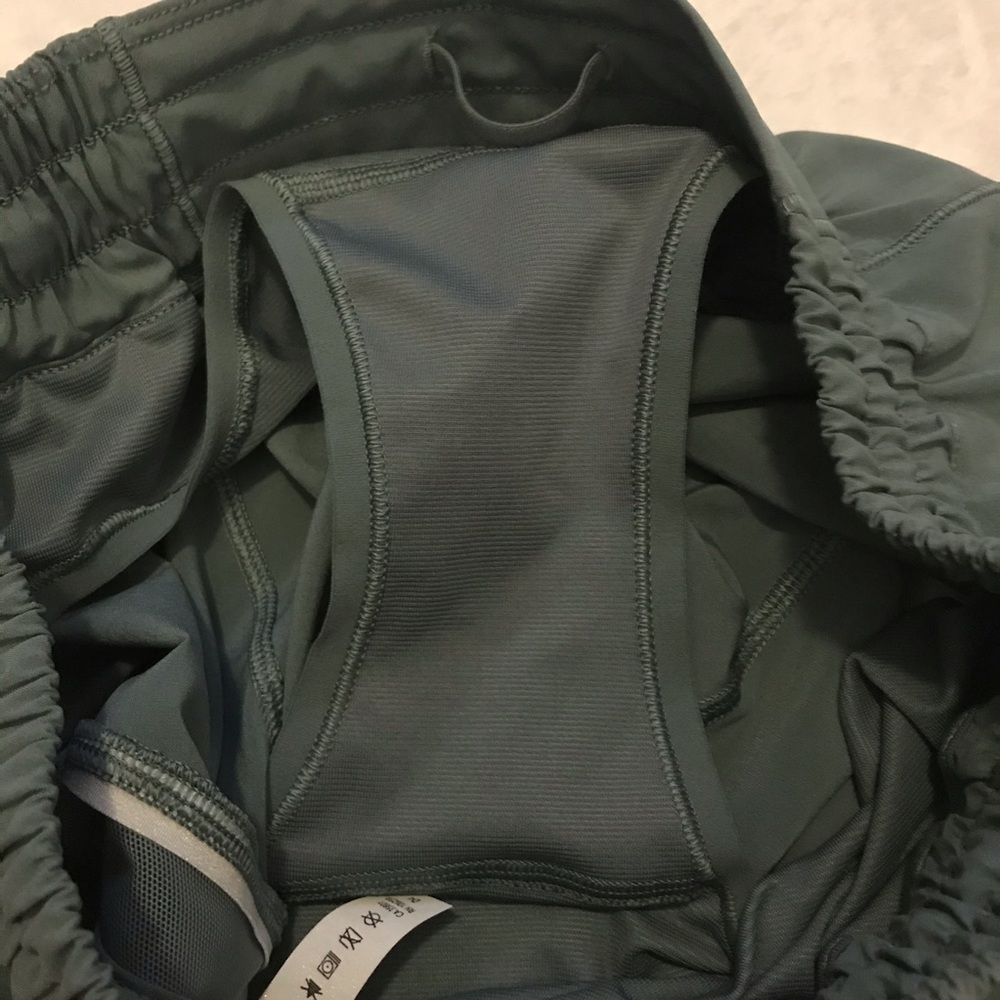 SOLD Lululemon Hotty Hot Short 4” - Picture 11 of 13